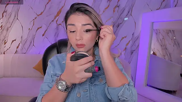 Snapshot of ChloePreston_ chatting on May 27, 2026, 11:06 am ChloePreston online show from May 27, 2026, 11:06 am