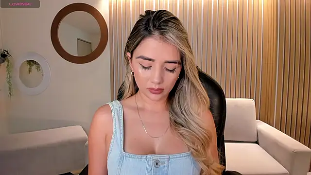 Snapshot of ChloePreston_ chatting on April 13, 2026, 11:47 am ChloePreston online show from April 13, 2026, 11:47 am