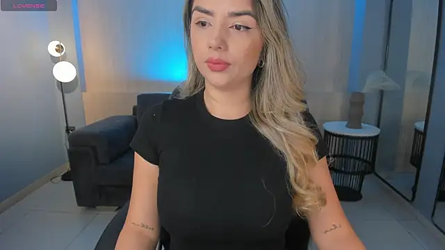 Snapshot of ChloePreston_ chatting on June 2, 2026, 11:43 am ChloePreston online show from June 2, 2026, 11:43 am