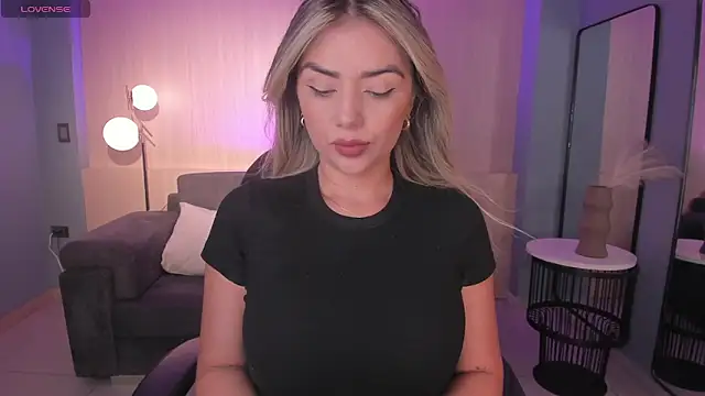 Snapshot of ChloePreston_ chatting on April 7, 2026, 10:50 am ChloePreston online show from April 7, 2026, 10:50 am