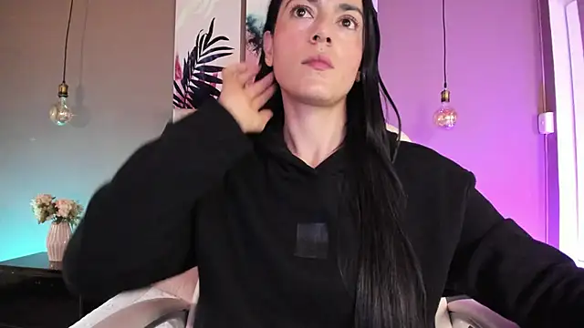 Snapshot of BellaClaiir chatting on November 6, 2025, 3:05 pm BellaClaiir online show from November 6, 2025, 3:05 pm