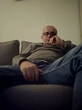 Snapshot of Bretoncool chatting on March 8, 2026, 10:13 pm Bretoncool online show from March 8, 2026, 10:13 pm