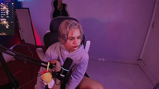 marlena3312 online show from October 29, 2025, 2:38 pm