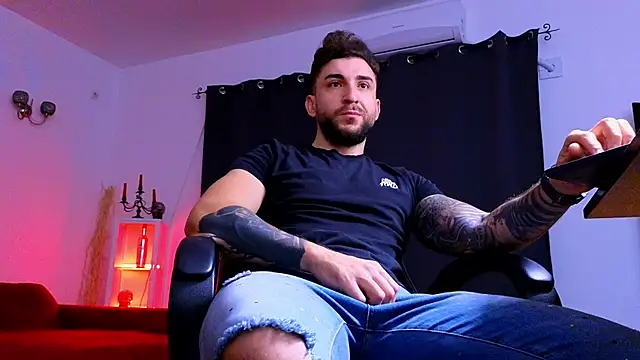 Snapshot of MightyAaron66 chatting on November 11, 2025, 3:23 am MightyAaron66 online show from November 11, 2025, 3:23 am