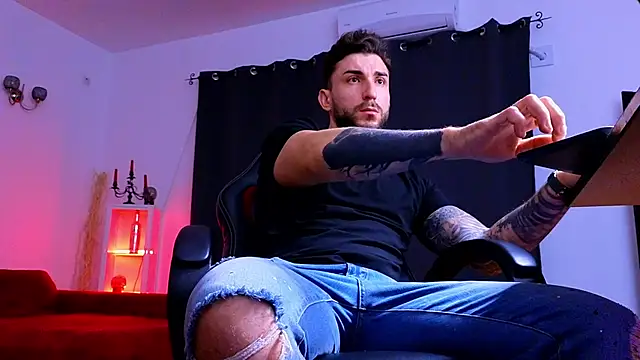 Snapshot of MightyAaron66 chatting on December 4, 2025, 3:49 am MightyAaron66 online show from December 4, 2025, 3:49 am