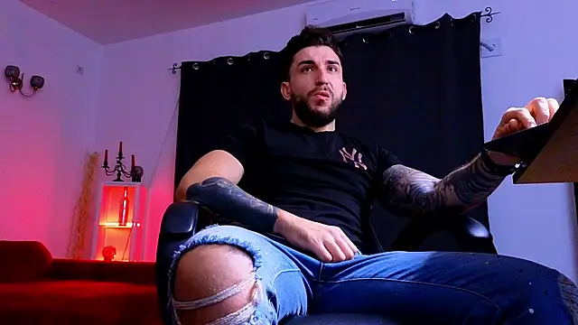 Snapshot of MightyAaron66 chatting on December 3, 2025, 4:02 am MightyAaron66 online show from December 3, 2025, 4:02 am