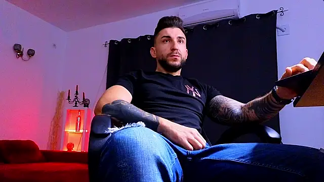 Snapshot of MightyAaron66 chatting on September 15, 2025, 2:01 am MightyAaron66 online show from September 15, 2025, 2:01 am