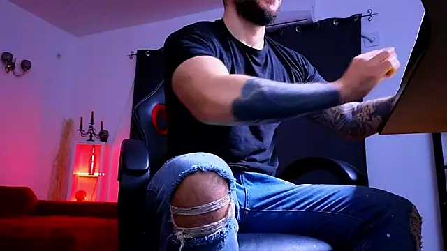 Snapshot of MightyAaron66 chatting on December 15, 2025, 5:02 am MightyAaron66 online show from December 15, 2025, 5:02 am