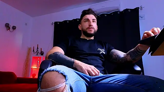 Snapshot of MightyAaron66 chatting on October 29, 2025, 5:06 am MightyAaron66 online show from October 29, 2025, 5:06 am