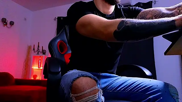 Snapshot of MightyAaron66 chatting on October 20, 2025, 2:35 am MightyAaron66 online show from October 20, 2025, 2:35 am