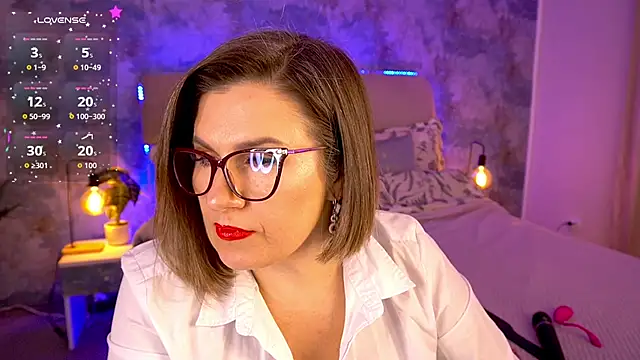 KiraRoxx online show from March 17, 2026, 10:02 pm