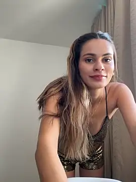 Snapshot of cuteluci_ chatting on November 1, 2025, 6:35 pm cuteluci online show from November 1, 2025, 6:35 pm