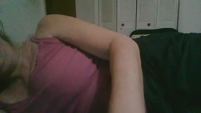 Emilylyn2501 online show from April 15, 2026, 3:23 am