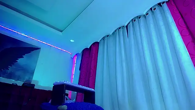 NahomiCamper online show from September 22, 2025, 2:06 am