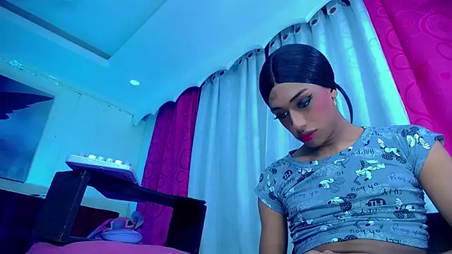 NahomiCamper online show from September 26, 2025, 2:40 am