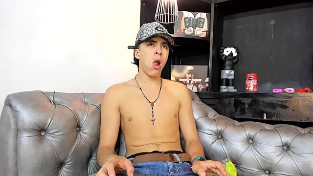 HeellBoy  online show from November 18, 2025, 12:19 pm