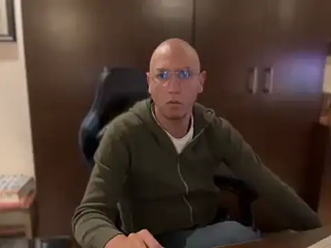 alanan881 online show from March 5, 2025, 1:42 am