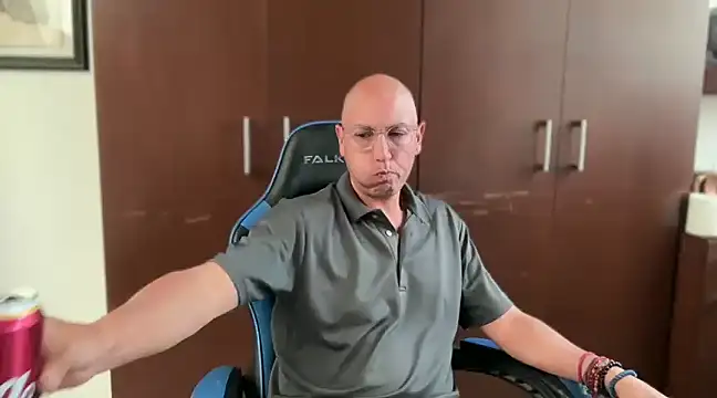 alanan881 online show from March 17, 2025, 9:35 pm