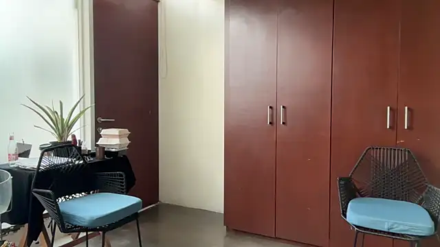 alanan881 online show from April 10, 2026, 1:51 pm