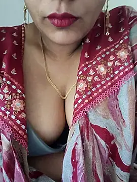 Snapshot of samitasharma chatting on April 18, 2026, 5:43 am samitasharma online show from April 18, 2026, 5:43 am