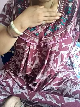 Snapshot of samitasharma chatting on May 9, 2026, 6:28 am samitasharma online show from May 9, 2026, 6:28 am