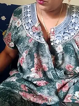 Snapshot of samitasharma chatting on May 22, 2026, 6:33 am samitasharma online show from May 22, 2026, 6:33 am