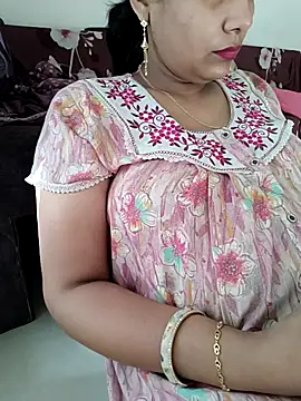 Snapshot of samitasharma chatting on April 17, 2026, 3:20 am samitasharma online show from April 17, 2026, 3:20 am