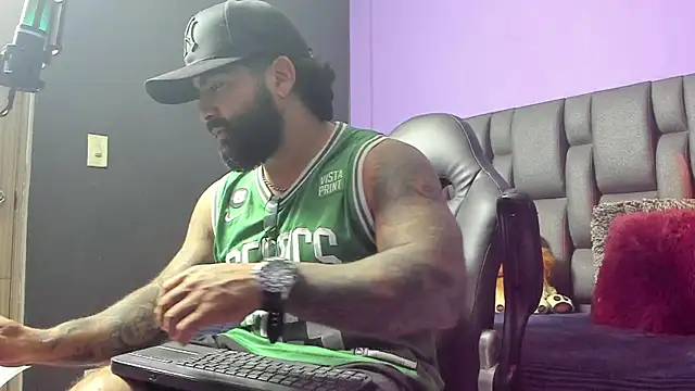 Snapshot of Lyon_vach chatting on November 11, 2025, 5:41 pm Lyon vach online show from November 11, 2025, 5:41 pm