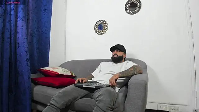 Snapshot of Lyon_vach chatting on April 28, 2026, 2:27 am Lyon vach online show from April 28, 2026, 2:27 am
