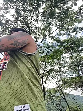 Snapshot of Lyon_vach chatting on November 6, 2025, 6:34 pm Lyon vach online show from November 6, 2025, 6:34 pm