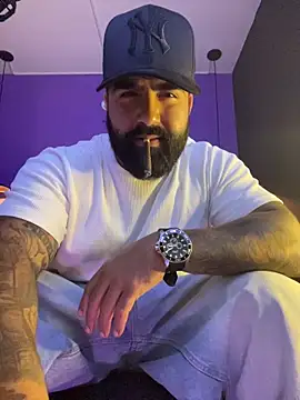 Snapshot of Lyon_vach chatting on November 9, 2025, 8:13 pm Lyon vach online show from November 9, 2025, 8:13 pm