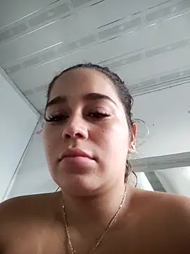 LaurenWelly  online show from April 7, 2026, 11:12 am