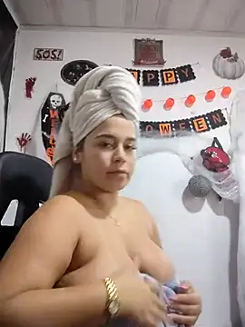 Snapshot of LaurenWelly_ chatting on November 3, 2025, 9:18 pm LaurenWelly online show from November 3, 2025, 9:18 pm