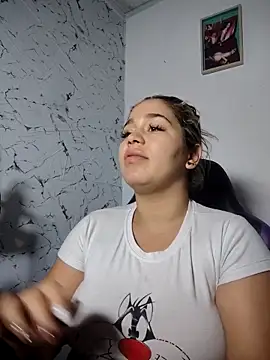 Snapshot of LaurenWelly_ chatting on November 17, 2025, 9:57 am LaurenWelly online show from November 17, 2025, 9:57 am