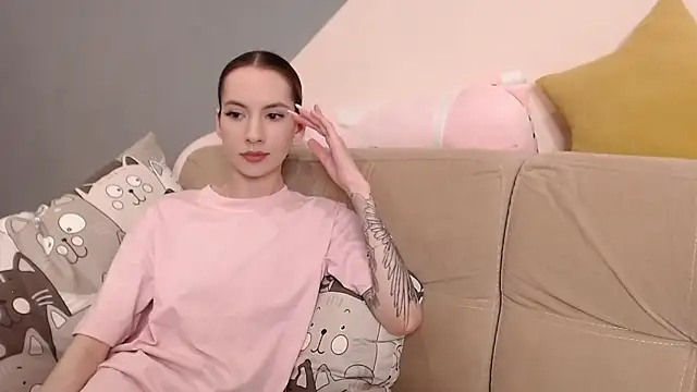 AmbrielHailey online show from May 4, 2026, 1:36 pm