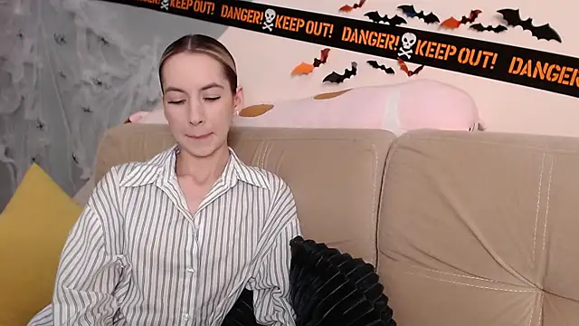 AmbrielHailey online show from November 2, 2025, 7:30 pm