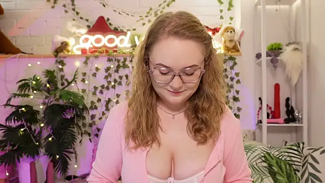 MonicaAsis online show from November 23, 2025, 5:23 pm