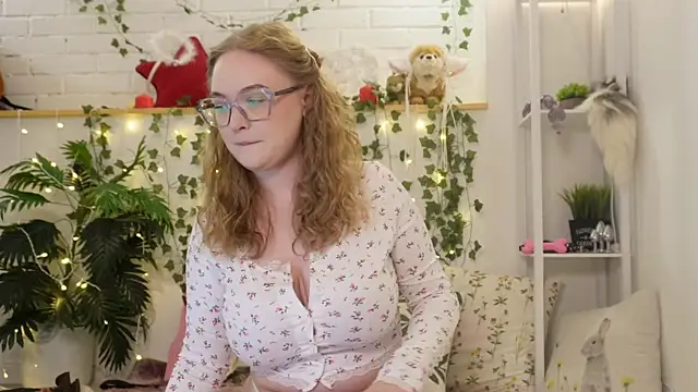 MonicaAsis online show from September 20, 2025, 8:25 pm