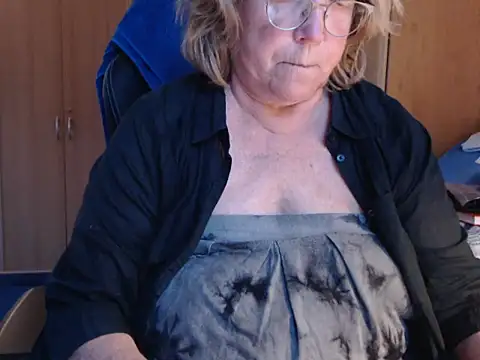 Snapshot of _sunshine__ chatting on May 3, 2026, 6:33 pm sunshine online show from May 3, 2026, 6:33 pm