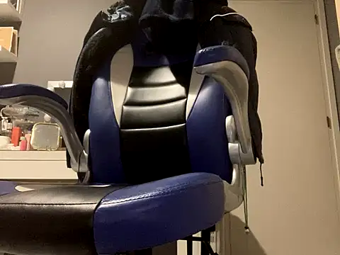 Snapshot of oscaar_mb22 chatting on November 10, 2025, 9:03 am oscaar mb22 online show from November 10, 2025, 9:03 am