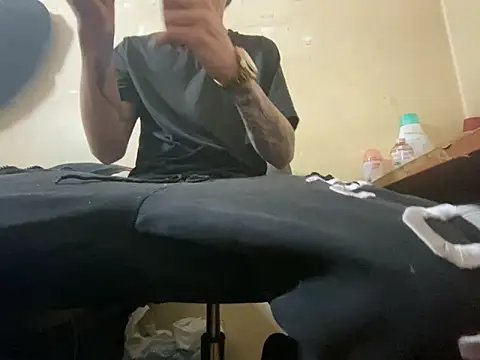 Snapshot of oscaar_mb22 chatting on March 4, 2025, 11:43 pm oscaar mb22 online show from March 4, 2025, 11:43 pm