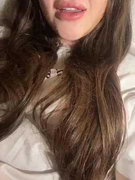 Snapshot of Elinatiranda chatting on March 16, 2026, 4:09 am Elinatiranda online show from March 16, 2026, 4:09 am