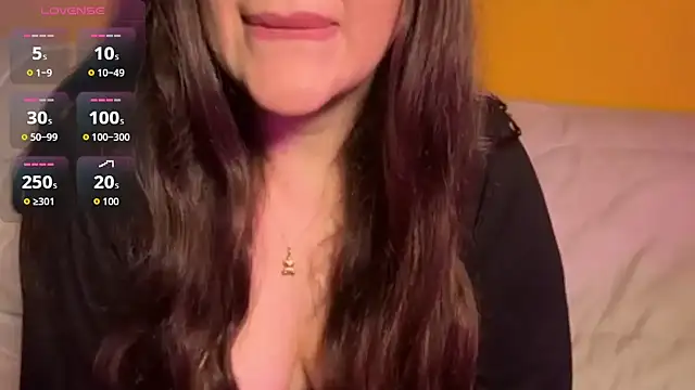 Snapshot of Elinatiranda chatting on April 4, 2026, 10:38 pm Elinatiranda online show from April 4, 2026, 10:38 pm