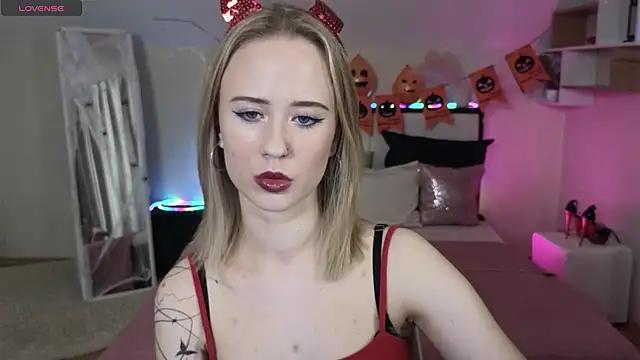 SashaBrooks online show from October 27, 2025, 1:34 pm