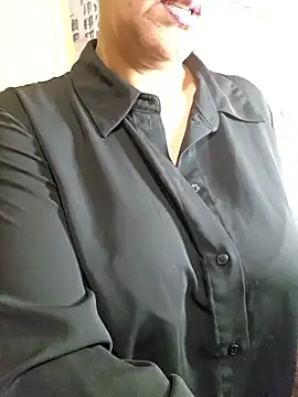 Snapshot of Foxlady2271 chatting on February 13, 2025, 9:49 pm Foxlady2271 online show from February 13, 2025, 9:49 pm