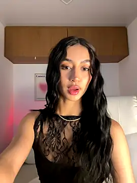 maddy bronw  online show from October 28, 2025, 10:52 pm