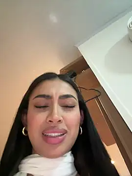 Snapshot of maddy_bronw_ chatting on May 19, 2026, 1:56 am maddy bronw online show from May 19, 2026, 1:56 am