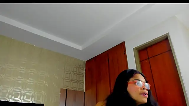 Snapshot of evelyn_wine chatting on March 16, 2025, 5:50 pm evelyn wine online show from March 16, 2025, 5:50 pm