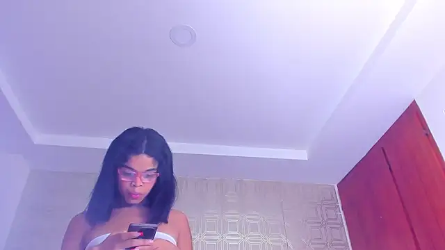 Snapshot of evelyn_wine chatting on March 20, 2025, 9:13 pm evelyn wine online show from March 20, 2025, 9:13 pm