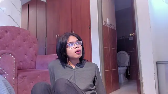 evelyn wine online show from November 20, 2025, 6:19 pm